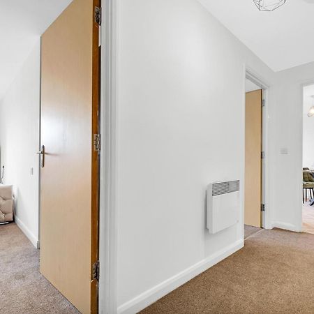 Stylish 4Th Floor 2 Bedroom En Suite City Centre Apartment With Parking By Azura Nights Birmingham Bagian luar foto