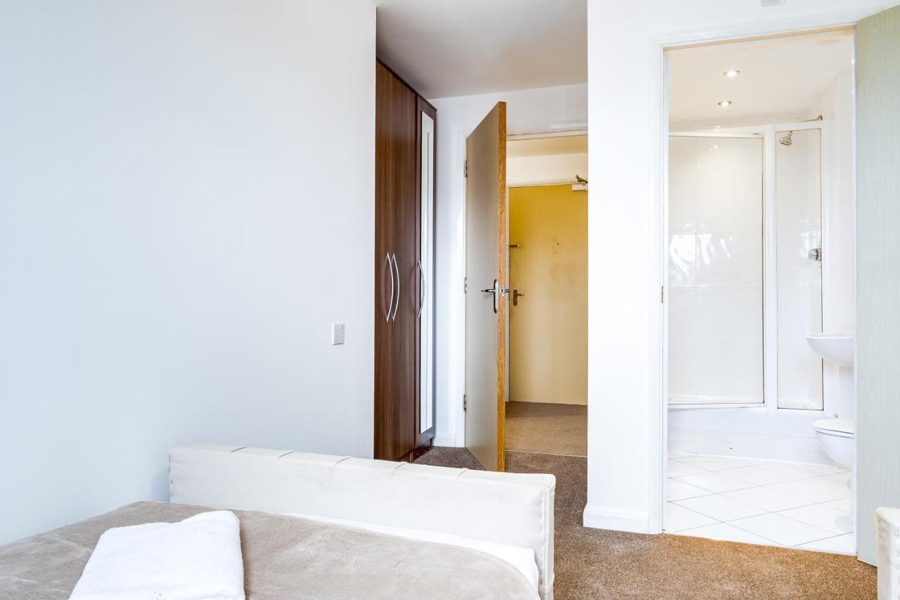 Stylish 4Th Floor 2 Bedroom En Suite City Centre Apartment With Parking By Azura Nights Birmingham Bagian luar foto