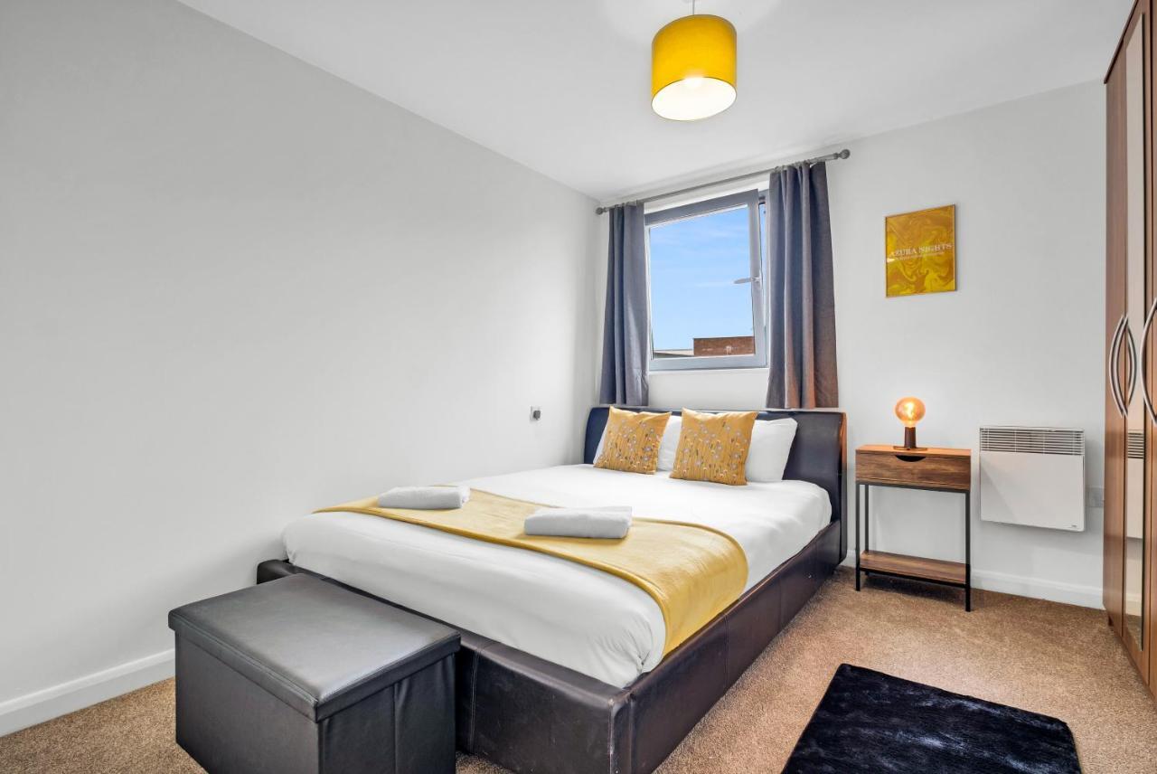Stylish 4Th Floor 2 Bedroom En Suite City Centre Apartment With Parking By Azura Nights Birmingham Bagian luar foto